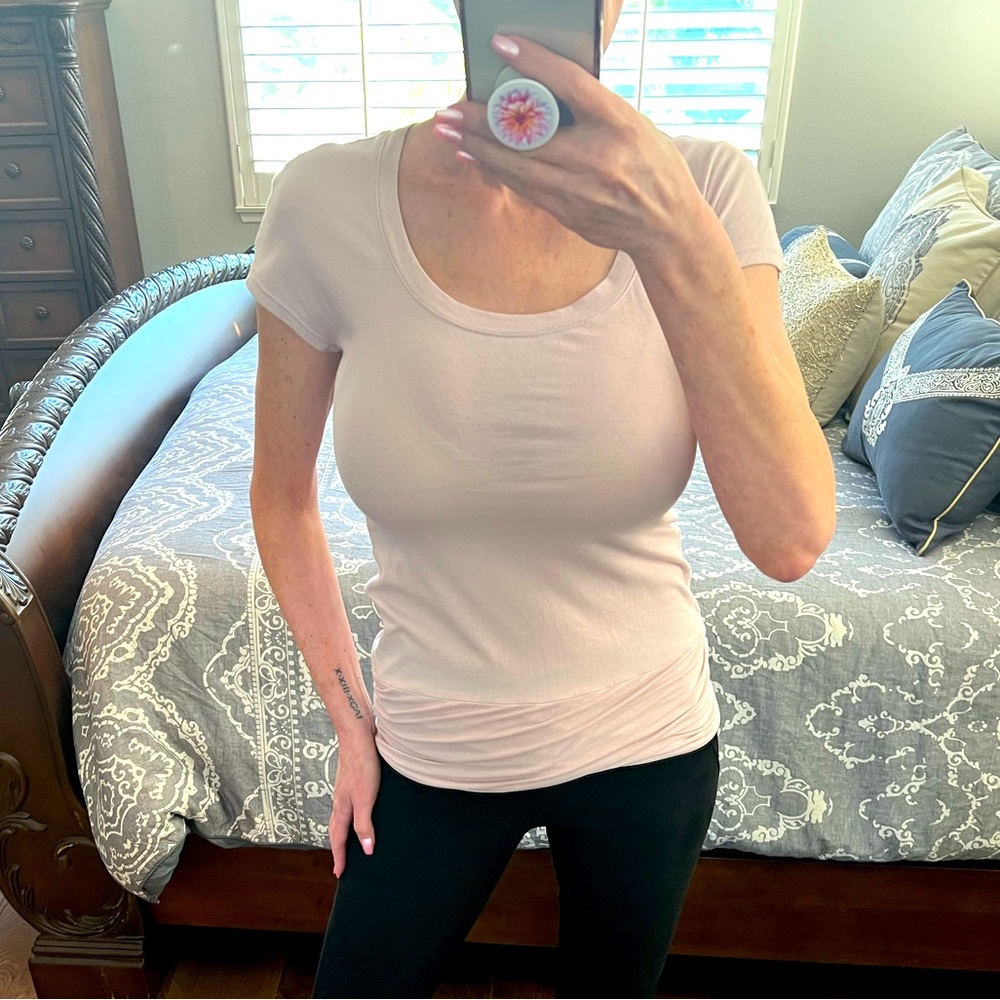 James Perse Standard Deep Scoop Neck T-shirt. Light Pink. Size 1 - Picture 3 of 16
